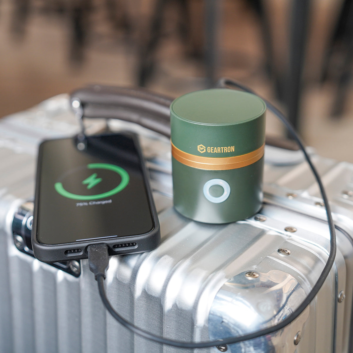 Geartron Plug&Go power bank is an alternative back up source for outdoor adventures, allowing you to keep your electronic devices charged in emergency.