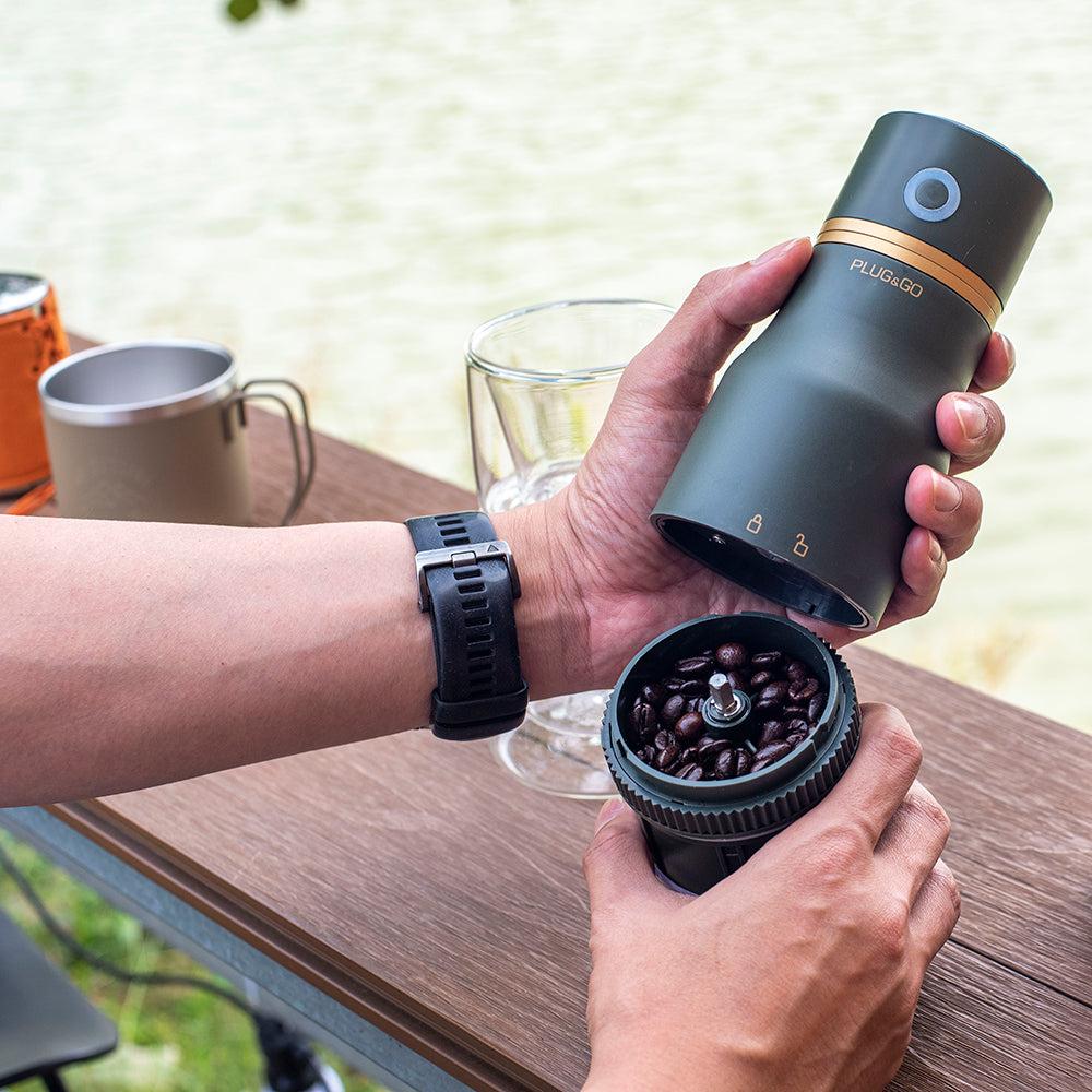 Multi grind settings for any brew. The adjustment knob allows you to grind desired sizes. The ceramic burr quickly grind whole coffee beans, which gives you the perfect consistent grind. Retractable container and portable size is a good companion for backpacking, travelling, and wild camping.